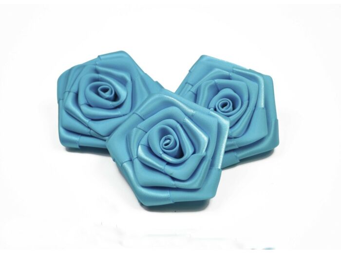 Sachet de 3 roses satin de 6 cm de diametre turquoise 340