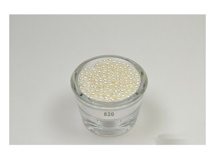 Sachet de 200 petites perles en plastique 4 mm de diametre creme 820