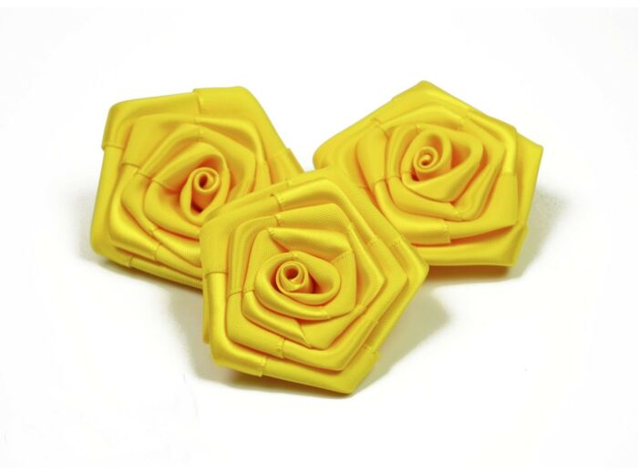 Sachet de 3 roses satin de 6 cm de diametre jaune 645