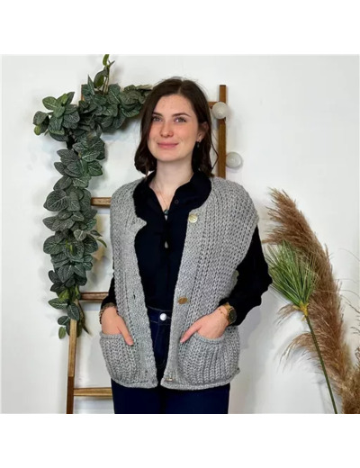 K813- Gilet Grosse Maille bouton doré (Tu) (gris)