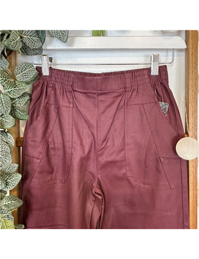 T579- Pantalon Confort Enduit (T38-T52) (bordeaux)