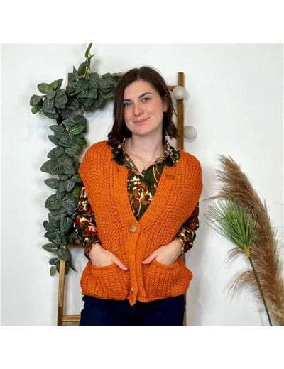 K813- Gilet Grosse Maille bouton doré (Tu) (orange)