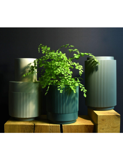 Trio de vases et cache-pots